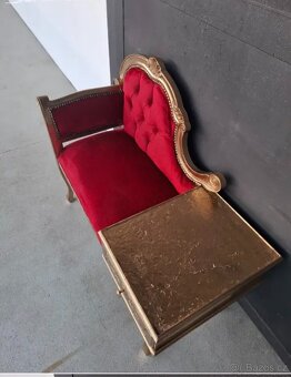 Vyřezávaná barokní sofa se stolkem - 4