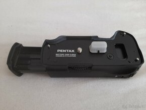 Pentax D-BG2 bateriový grip pro Pentax K10D K20D - 4
