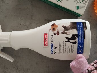 Hračky a pipeta, sprej na blechy a klíšťata pro menšího psa - 4