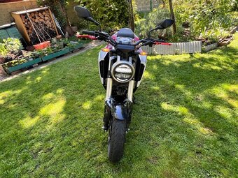 Honda cb125r - 4