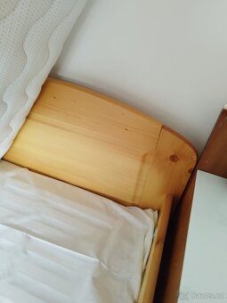 Dřevěná postel - 4