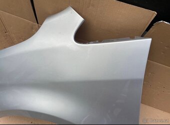 Blatník Volkswagen Touran 1T3 / VW Caddy 2010–2015 – LA7W - 4