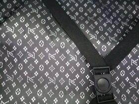 Cestovní kufr značky Louis Vuitton - 4