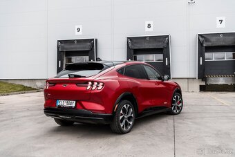 Ford Mustang Mach E AWD 98,7 KW Prodloužený dojezd - 4