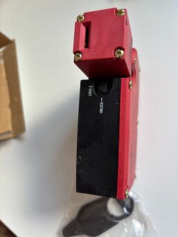 Bezpečnostní spínač Telemecanique XCS-TE5311 - 4