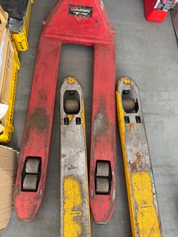 Paletový vozík značky Einhell TC PT 2500 - 4