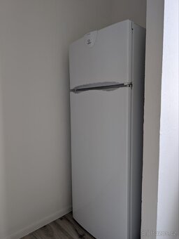 Lednice INDESIT s mrazákem / A+ Class - 4