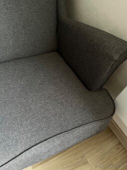 Šedé křeslo ušák - 4