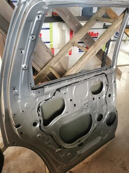 Prodám dveře TOYOTA SEQUOIA 2010 - 4