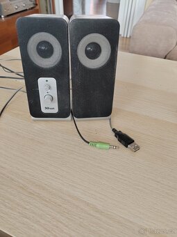 Prodám PC monitor, klávesnici, myš a repro. - 4