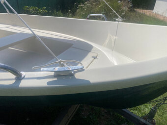 Loď s motorem Eddy 420 - 4
