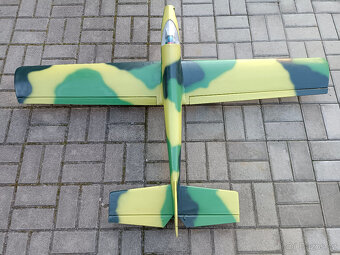 Starší rozdělané letadlo cca stíhačka bez motoru nové balza - 4