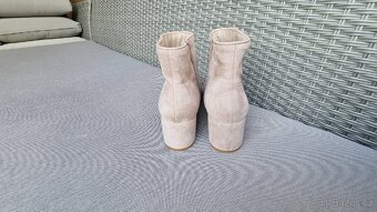 BÉŽOVÉ KOZAČKY - VEL: 39 - 4