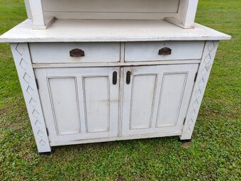 Stará bílá secesní kredenc - 4