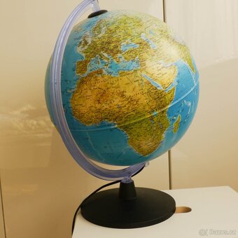 globus svitici ve tme - 4