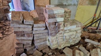 Očištěné cihly za odvoz - 4