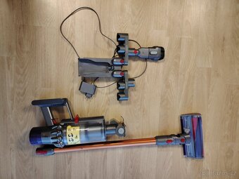 Aku bezdrátový vysavač Dyson V10 - 4
