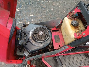 Zahradní traktor Countax C800HE - 4