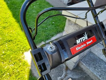 Benzínová sekačka s pojezdem MTD 46 cm Briggs-stratton - 4