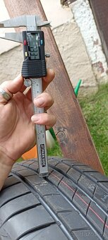 prodám 1 kus letní pneu Bridgestone 215/60R16-01 - 4