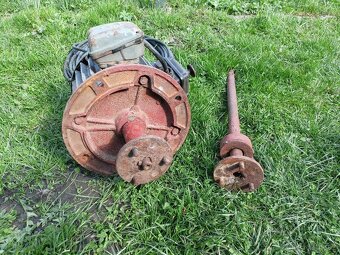 Motor MEZ 1.5 kW s kablem, spínačem a zásuvkou. - 4