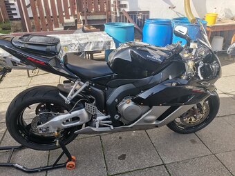 CBR 1000 RR Fireblade - 4
