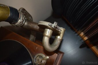 Funkční starožitný gramofon na kliku - 4