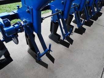 Sazeč česneku, cibule, žaludů-Video - 4