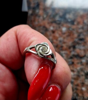 Zásnubní prsten s brilianty - 4