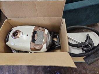 Prodam pracku , lednicku a vysavac - 4