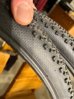 Innova 2x plast 24 x 1,5 (40 - 507), Gravel, skoro nový - 4