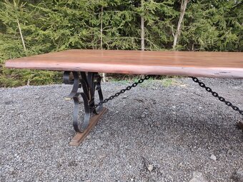 Akáciový stůl s ručně kovanými nohami - 4