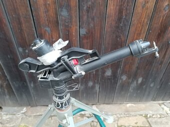 OTOČNÝ ÚDEROVÝ POSTŘIKOVAČ PUK - 4