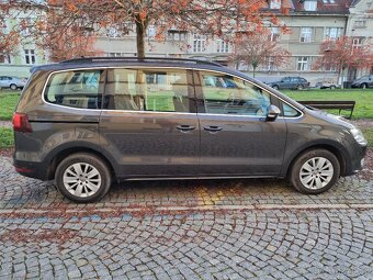 VW Sharan 2.0TDI DSG 135KW/7MÍST/ACC/NEZ.TOPE/KEYLESS/1.MAJ - 4