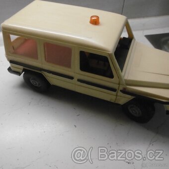 RETRO HRAČKA AUTO - 4