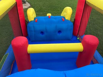 Skákací hrad skluzavka Velikost 11,5m2 pronájem - 4