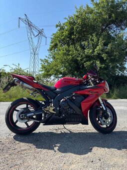 Yamaha R1 - 4