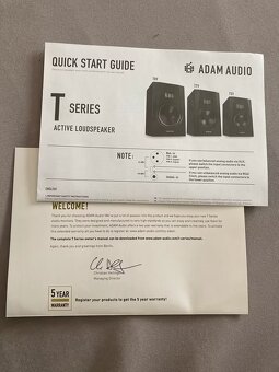 Prodám studiový monitor ADAM Audio T5V + kabely a podložky - 4