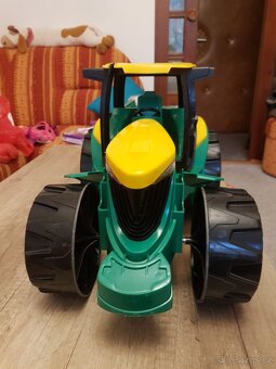 Velký traktor s vlečkou - 4