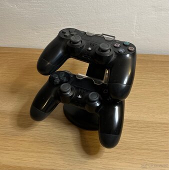 PS4 Slim 1TB + 2 ovladače - 4