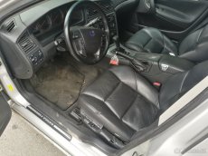 Prodám nd z volvo V70II 2006 2,4D5 136kw - 4
