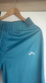 Krásné běžecké kalhoty v pase do gumy uvnitř podšité fleece - 4