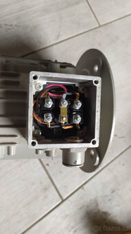 třífázový asynchronní elektromotor 0.55kW. Siemens - 4