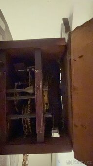 Nástěnné kyvadlové hodiny v kruhovém profilovaném rámečku - 4