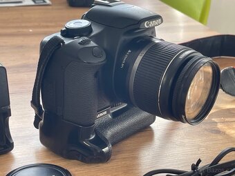 Digitální zrcadlovka Canon EOS 500D + 18–55 IS + Grip - 4