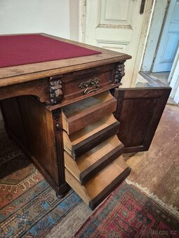 Starožitný psací stůl s bohatým řezbářstvím - Prostorový - 4