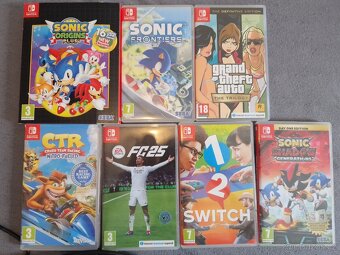 Nintendo Switch OLED (2025) + 7 her + příslušenství - 4