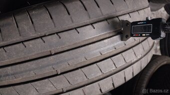 Prodám 2 x letní pneu Goodyear 235/60/18 - 4