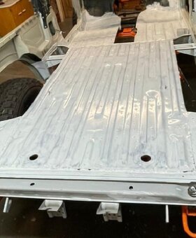 Podlaha kufru Suzuki Samurai. - 4