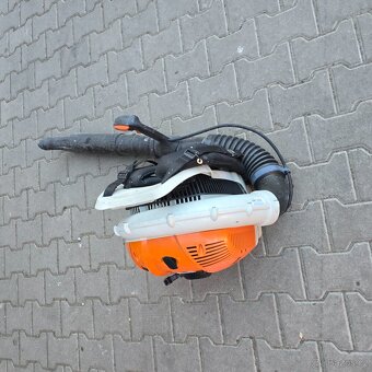 Zádový fukar stihl br550 - 4